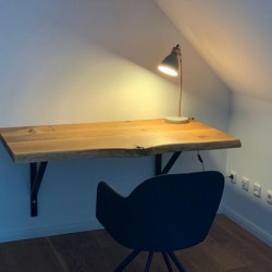 Kundenprojekt: Schreibtisch aus rustikaler, verleimter  Eichenplatte!